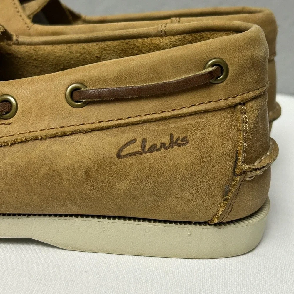 Clarks Mens 8 Boat Shoes Beige Leather Slip On Casual Loafers Nautical Comfy
